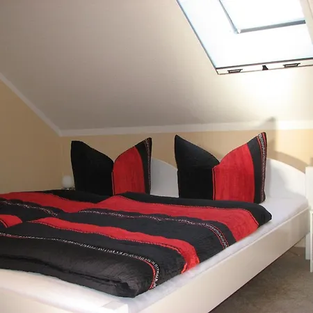 Komfortable Ferienwohnung Mit Balkon Und Blick In Den Schlosspark Apartment *
