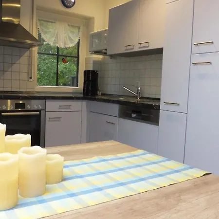 Komfortable Ferienwohnung Mit Balkon Und Blick In Den Schlosspark * Elstra
