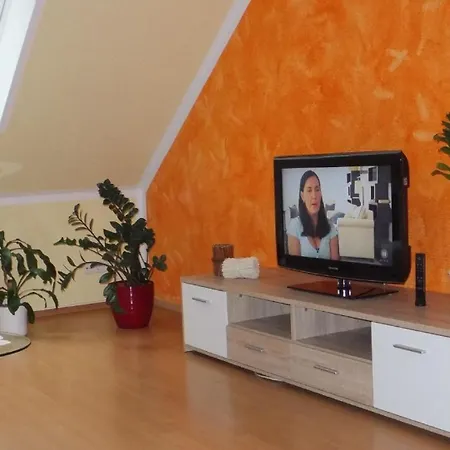 Komfortable Ferienwohnung Mit Balkon Und Blick In Den Schlosspark Apartment *